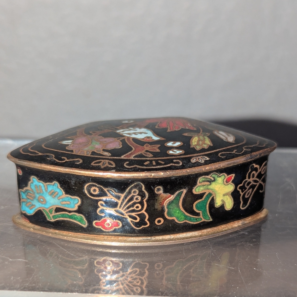 Vintage Cloisonné Trinket Pill Box Floral Bird Design Black Gold Color 1" Tall - Picture 5 of 9